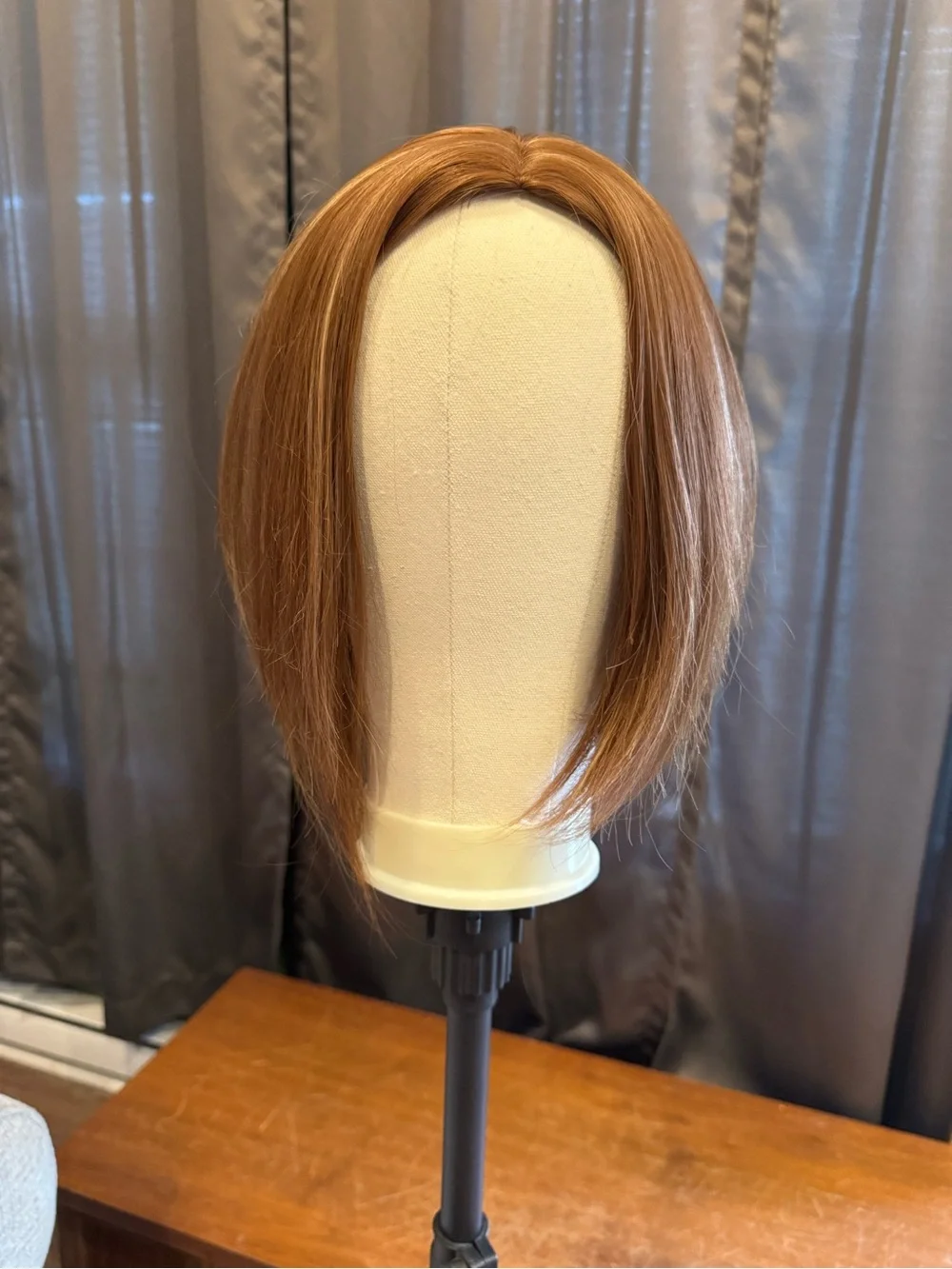 NWOT Women’s Straight Bob Wig in Light Auburn